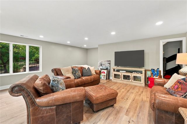 9509 Brooks Drive, Rogers, AR 72756