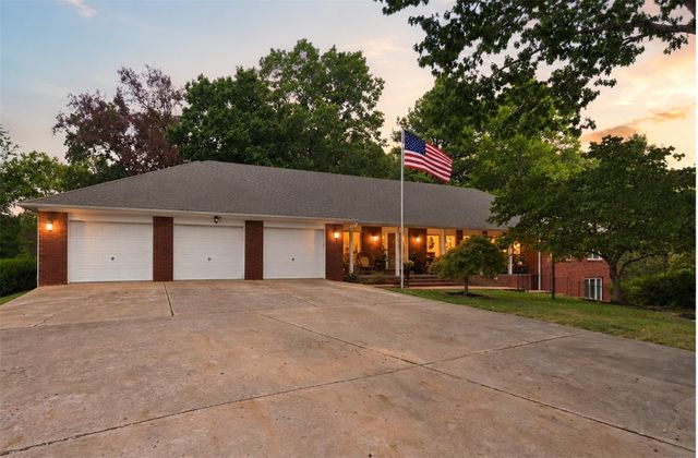 9509 Brooks Drive, Rogers, AR 72756