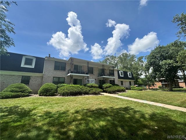 136 Denrose Drive 8, Amherst, NY 14228