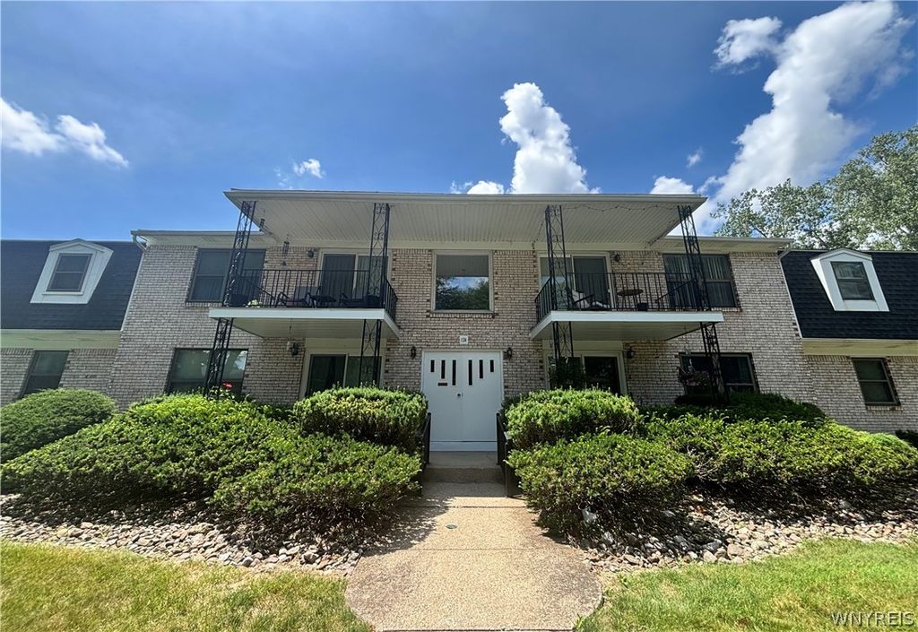 136 Denrose Drive 8, Amherst, NY 14228