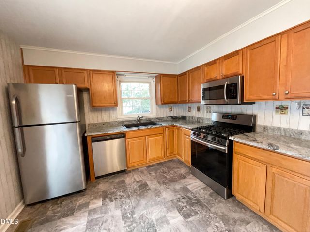 506 Shoreline Drive, Fayetteville, NC 28311