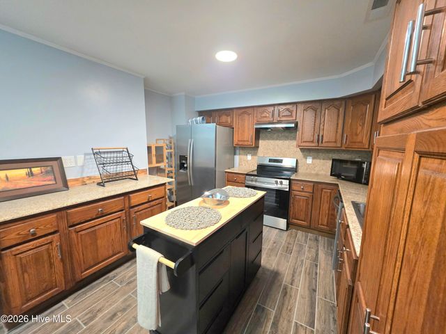 507 Fox Run Road, Jacksonville, NC 28546