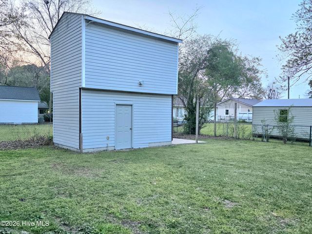 507 Fox Run Road, Jacksonville, NC 28546