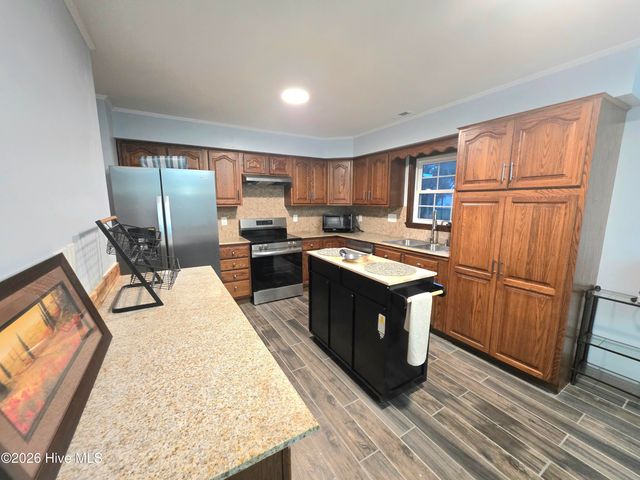 507 Fox Run Road, Jacksonville, NC 28546