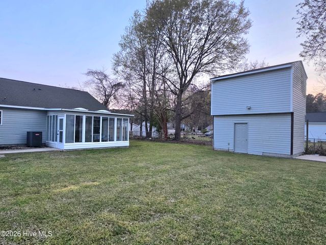 507 Fox Run Road, Jacksonville, NC 28546