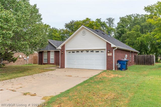 623 Chateau Drive, Fort Smith, AR 72908