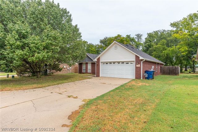 623 Chateau Drive, Fort Smith, AR 72908