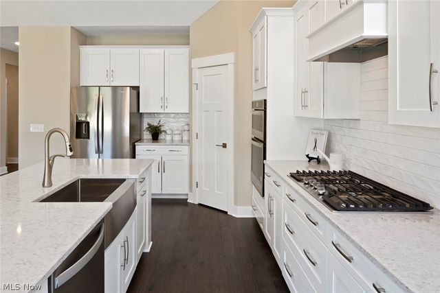791 Colesbourne Circle, Green, OH 44685