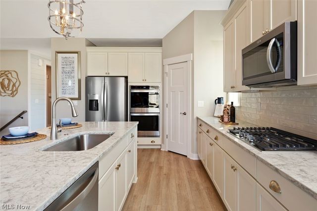 791 Colesbourne Circle, Green, OH 44685
