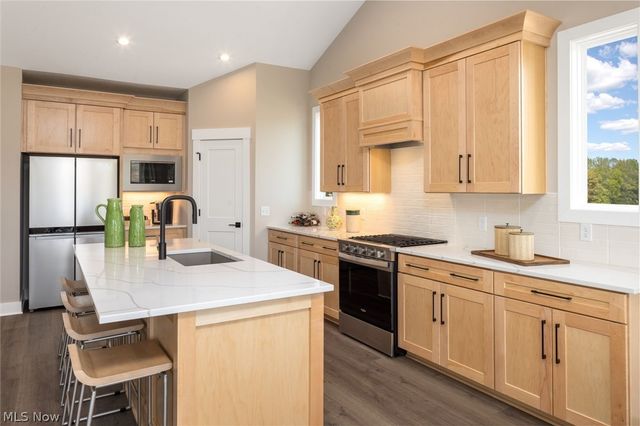 791 Colesbourne Circle, Green, OH 44685