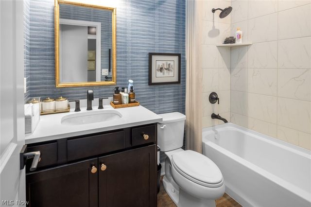 791 Colesbourne Circle, Green, OH 44685