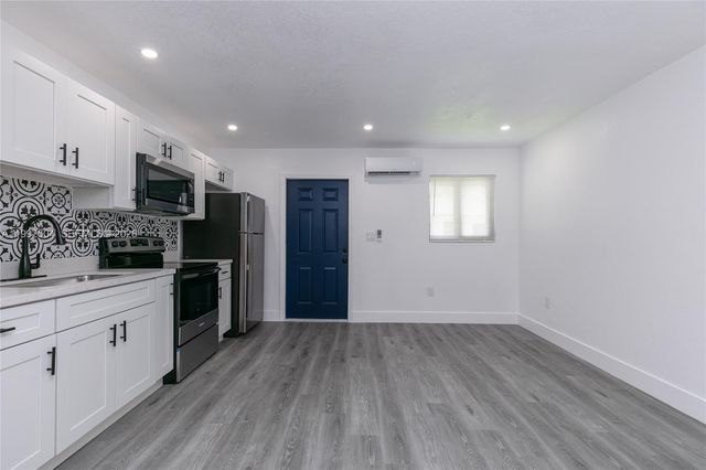 6125 SW 40th Ct, Miramar, FL 33023