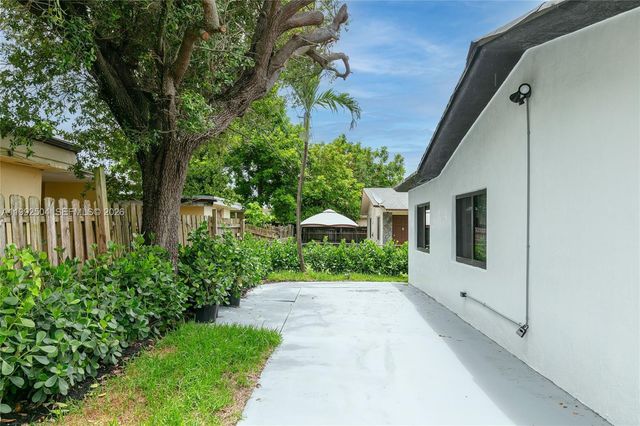 6125 SW 40th Ct, Miramar, FL 33023