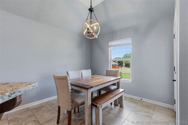 10714 Masters Circle, Jenks, OK 74037