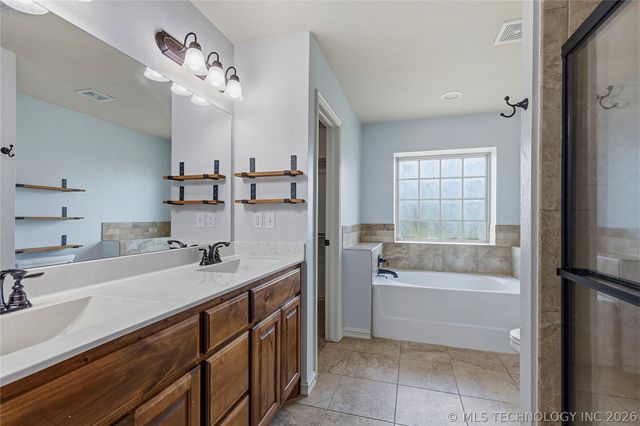 10714 Masters Circle, Jenks, OK 74037