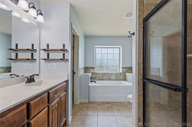 10714 Masters Circle, Jenks, OK 74037