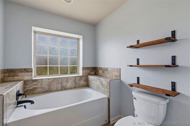10714 Masters Circle, Jenks, OK 74037