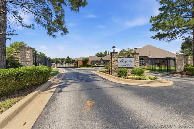 10714 Masters Circle, Jenks, OK 74037