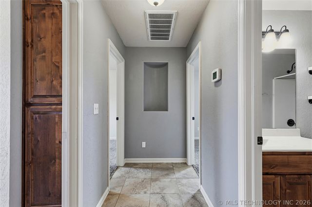 10714 Masters Circle, Jenks, OK 74037