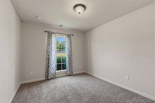 10714 Masters Circle, Jenks, OK 74037