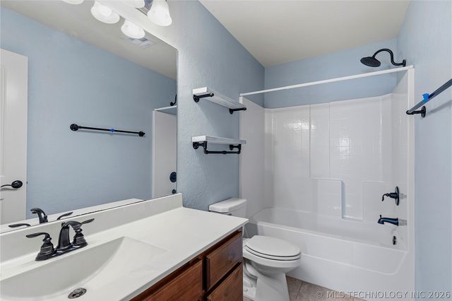 10714 Masters Circle, Jenks, OK 74037