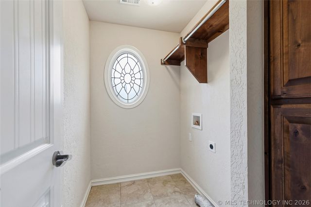 10714 Masters Circle, Jenks, OK 74037