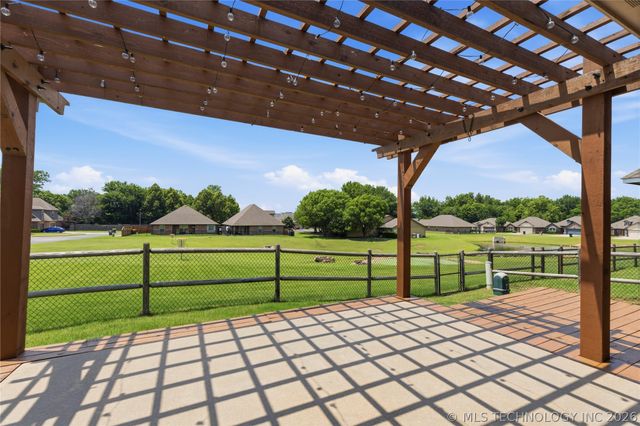 10714 Masters Circle, Jenks, OK 74037