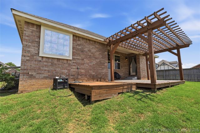 10714 Masters Circle, Jenks, OK 74037