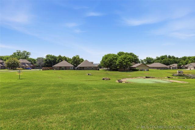 10714 Masters Circle, Jenks, OK 74037