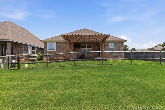 10714 Masters Circle, Jenks, OK 74037