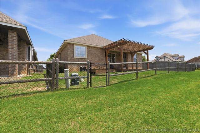 10714 Masters Circle, Jenks, OK 74037