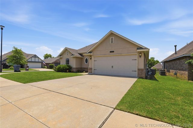 10714 Masters Circle, Jenks, OK 74037