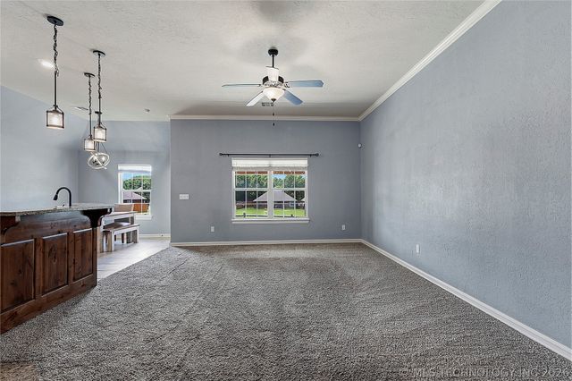 10714 Masters Circle, Jenks, OK 74037