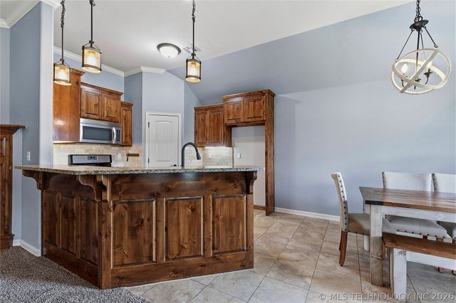 10714 Masters Circle, Jenks, OK 74037