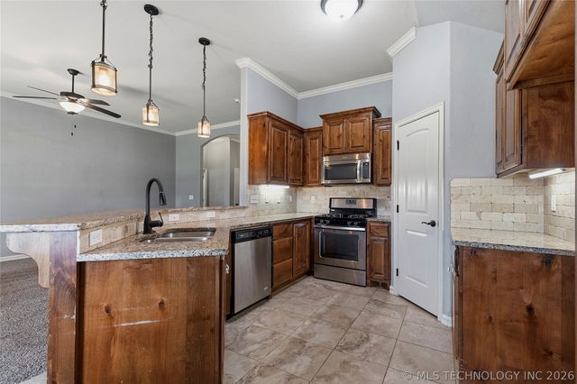 10714 Masters Circle, Jenks, OK 74037