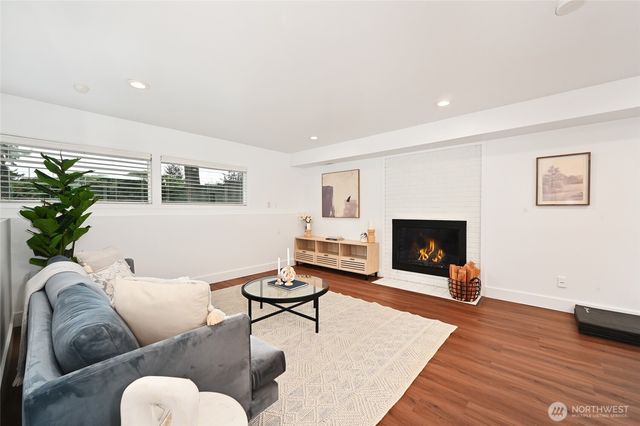 13525 4th Avenue NE, Seattle, WA 98125