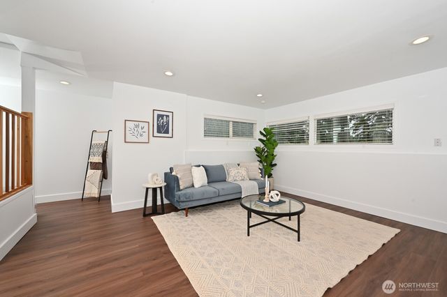 13525 4th Avenue NE, Seattle, WA 98125