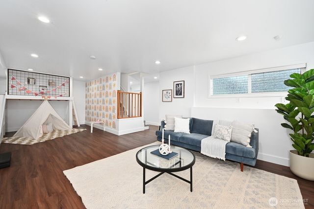 13525 4th Avenue NE, Seattle, WA 98125