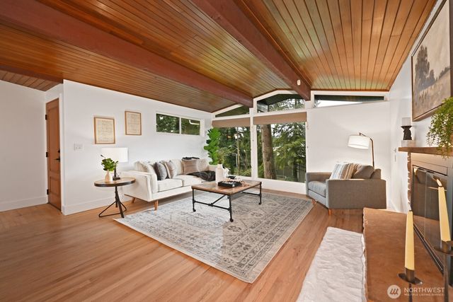 13525 4th Avenue NE, Seattle, WA 98125