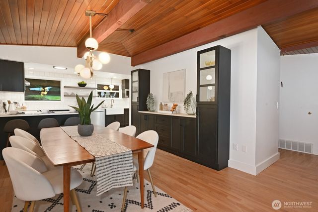 13525 4th Avenue NE, Seattle, WA 98125