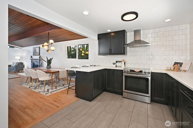 13525 4th Avenue NE, Seattle, WA 98125