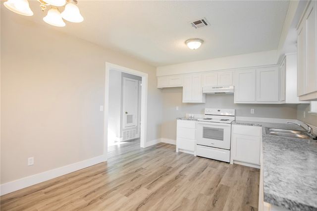 701 SE 10th Street, Bentonville, AR 72712