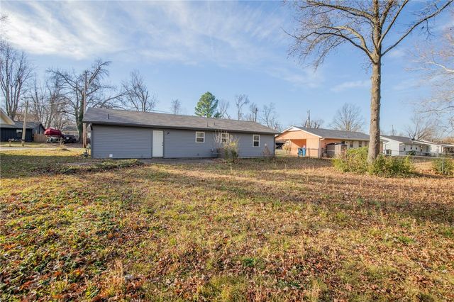 701 SE 10th Street, Bentonville, AR 72712
