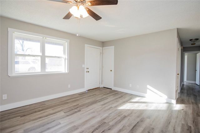 701 SE 10th Street, Bentonville, AR 72712