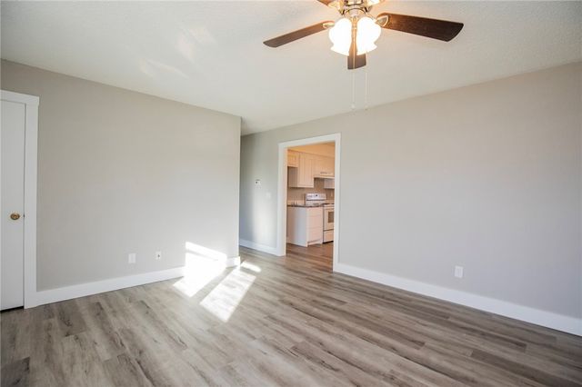 701 SE 10th Street, Bentonville, AR 72712