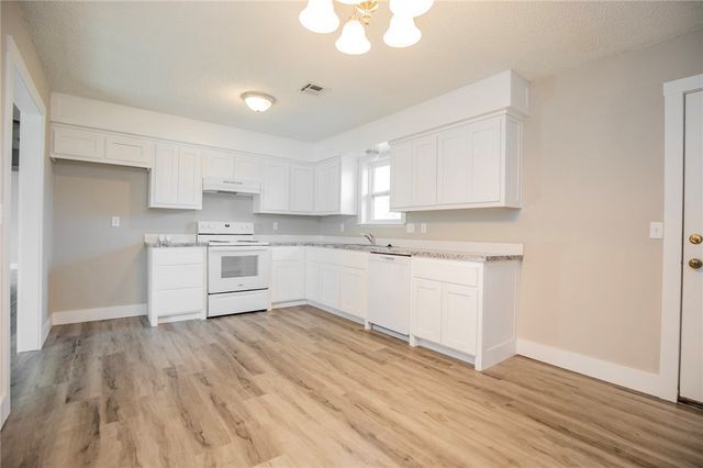 701 SE 10th Street, Bentonville, AR 72712