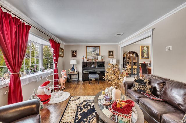 20 Soundview Drive, Shoreham, NY 11786