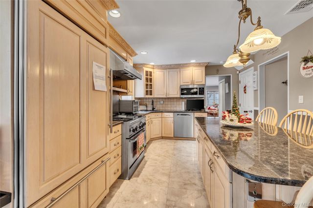 20 Soundview Drive, Shoreham, NY 11786