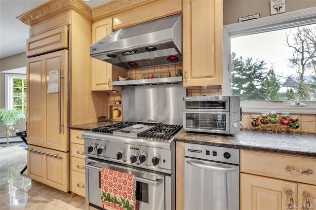 20 Soundview Drive, Shoreham, NY 11786