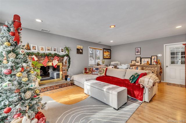 20 Soundview Drive, Shoreham, NY 11786